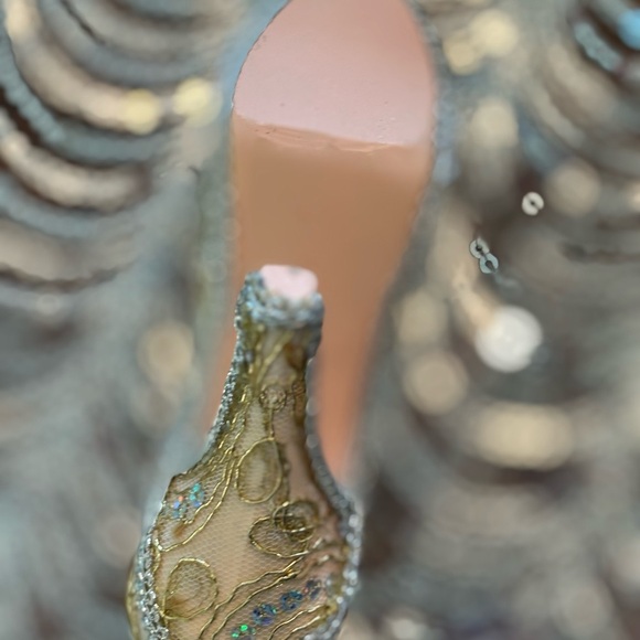 Elegant Gold Sequin ring storage Heel - Picture 4 of 8